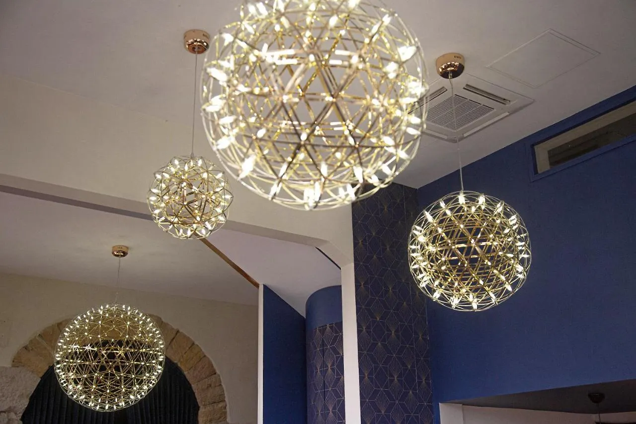 Hotelo Lyon Charite Hotel