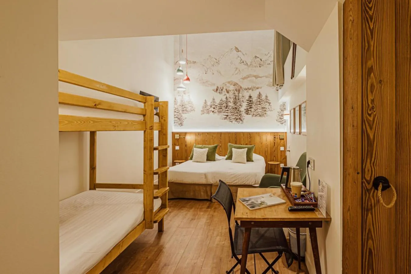 Hotelo Lyon Charite Hotel