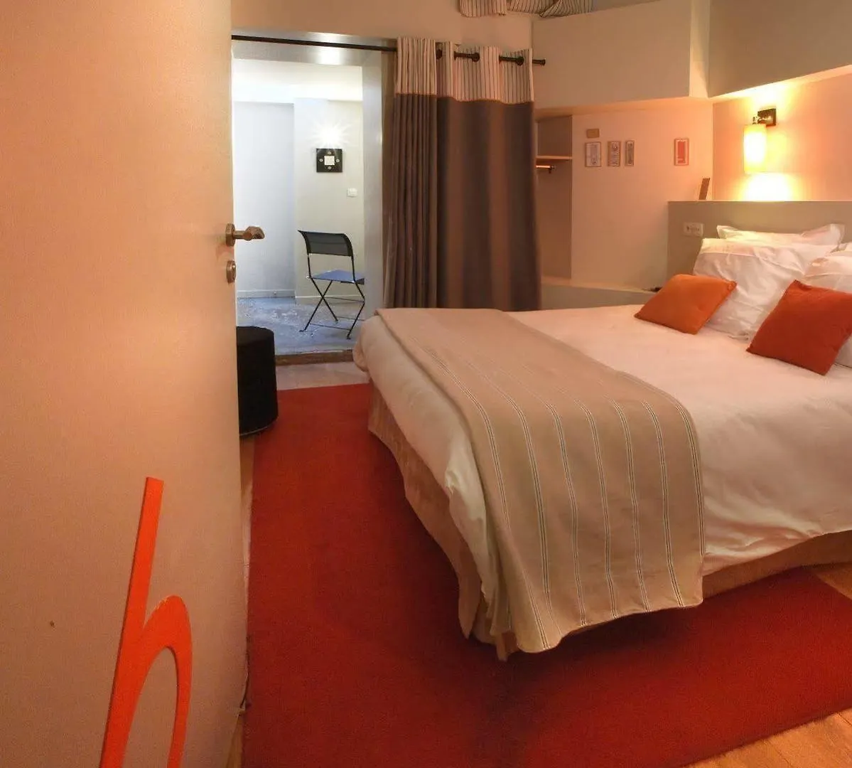 Hotelo Lyon Charite Hotel